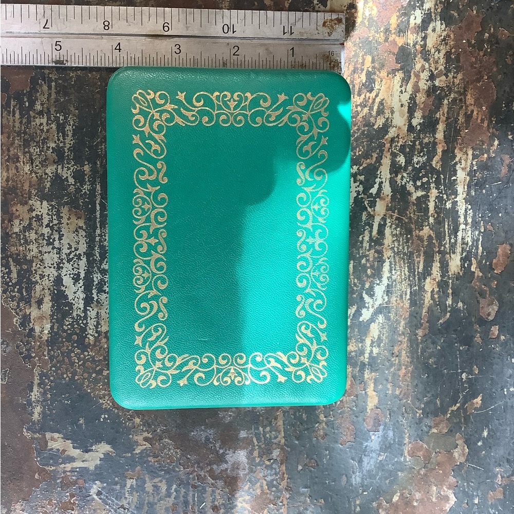 Vintage Jewelry Box With Satin Lining - Picture 3 of 4